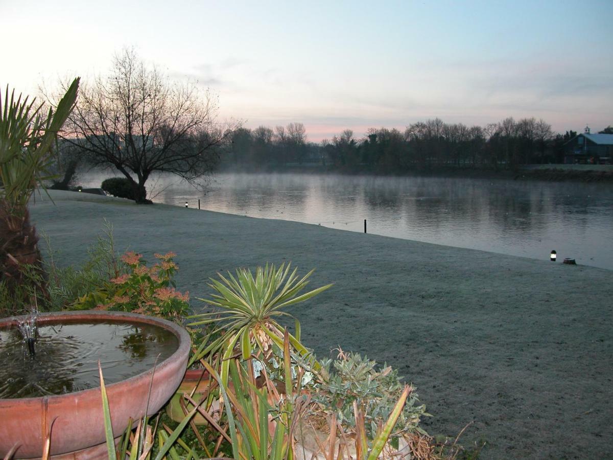 Chiswick Riviera With Free Parking Acomodação com café da manhã Londres Exterior foto